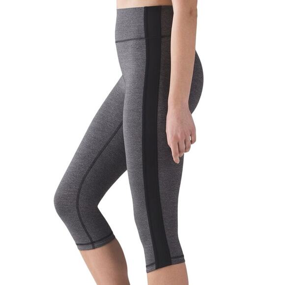 Lululemon Squad Goals Crop 17" Heathered Black Women's Size 10 EUC - Picture 5 of 10